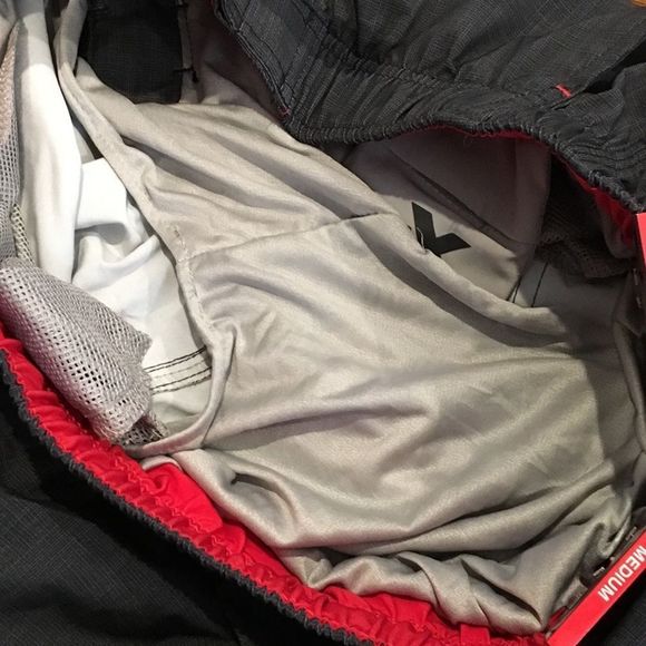 Men’s ZEROXPOSUR Black Cargo Swim Trunks With Red Accent Sz Medium NWT - Picture 8 of 8